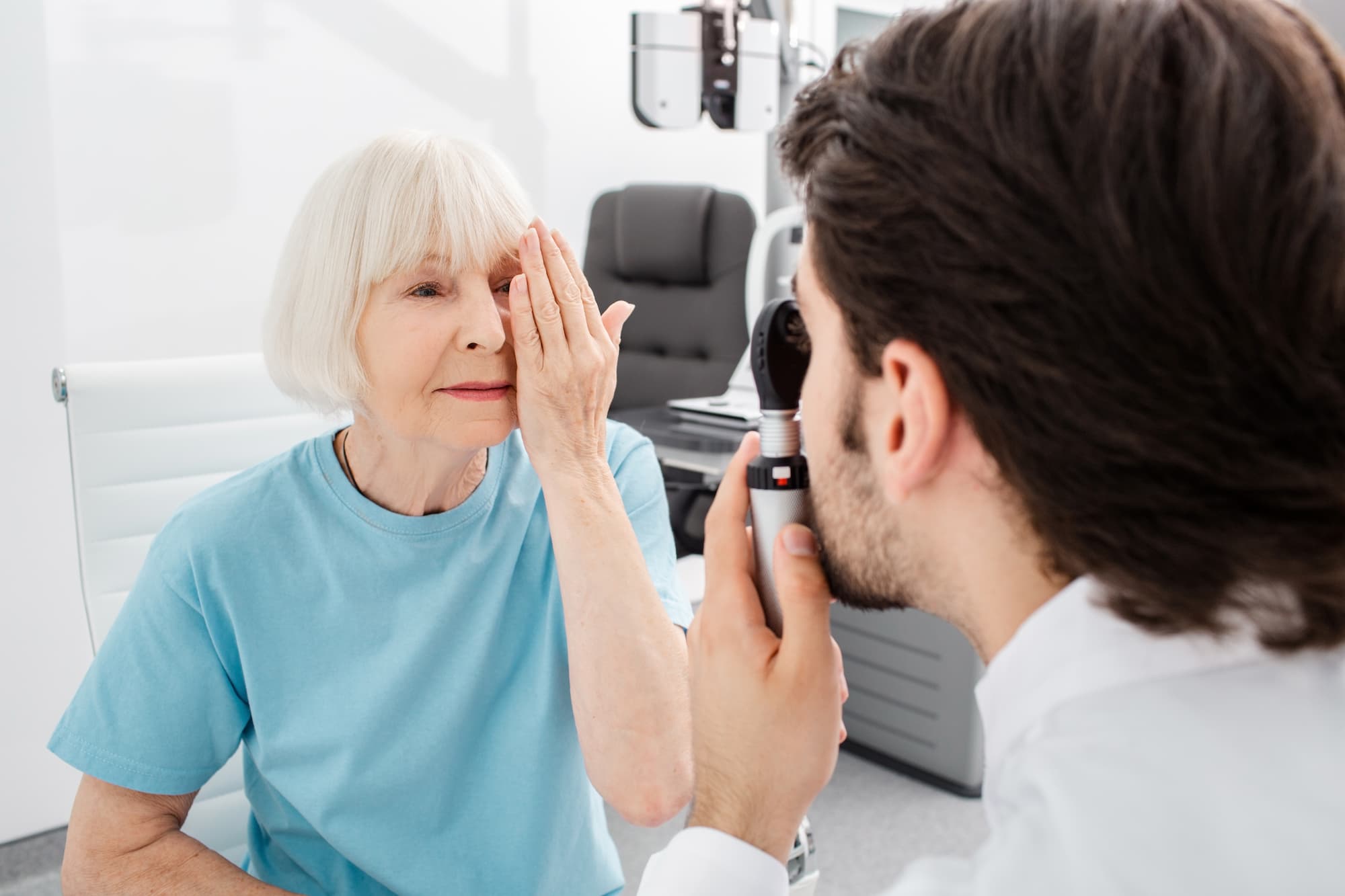 woman getting a cataract test