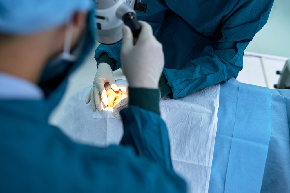 regular cataract surgery vs laser cataract surgery