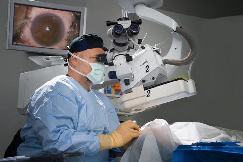 Dr. Shelby performing Cataract Surgery